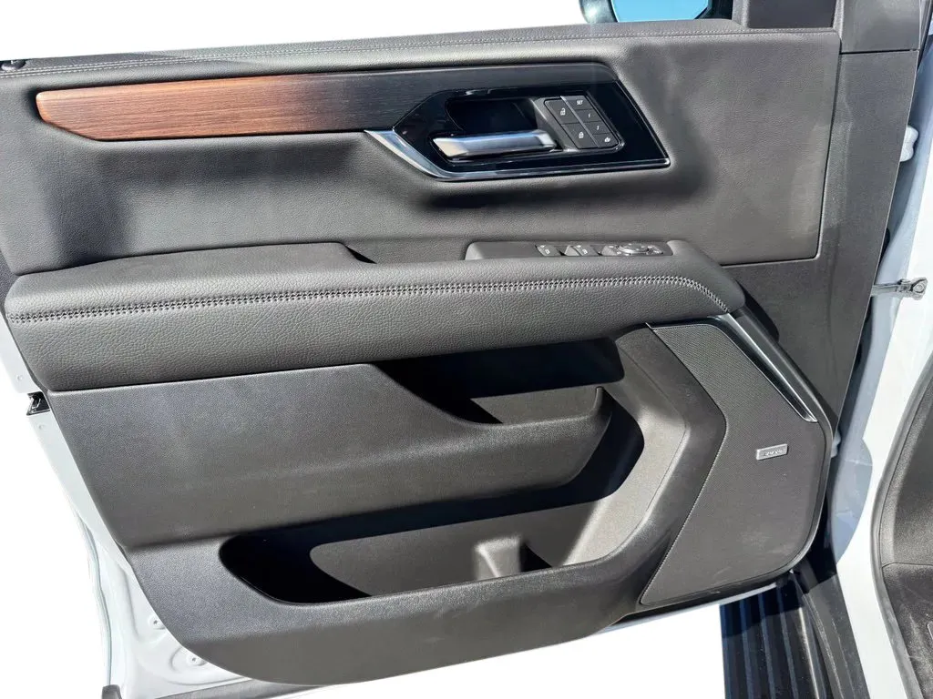 GMC Yukon XL photo 12