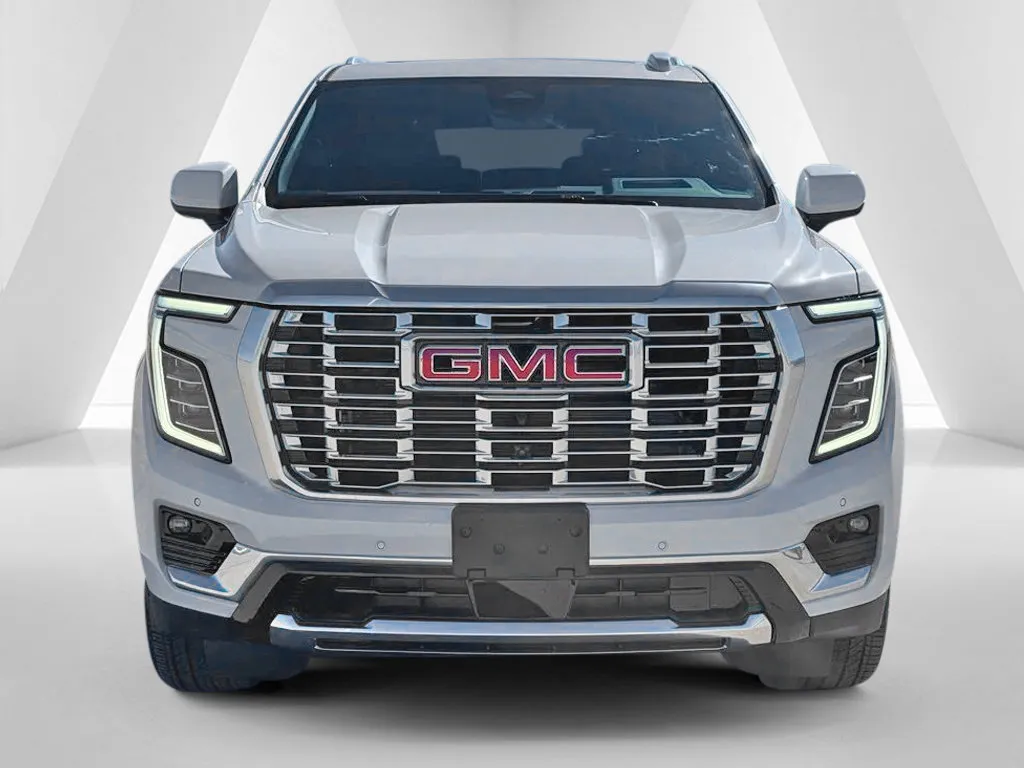 GMC Yukon XL photo 2