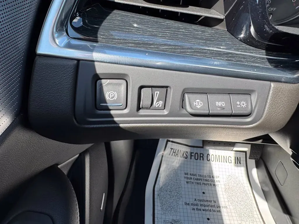 Cadillac XT5 photo 23