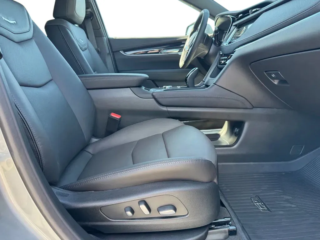 Cadillac XT5 photo 14