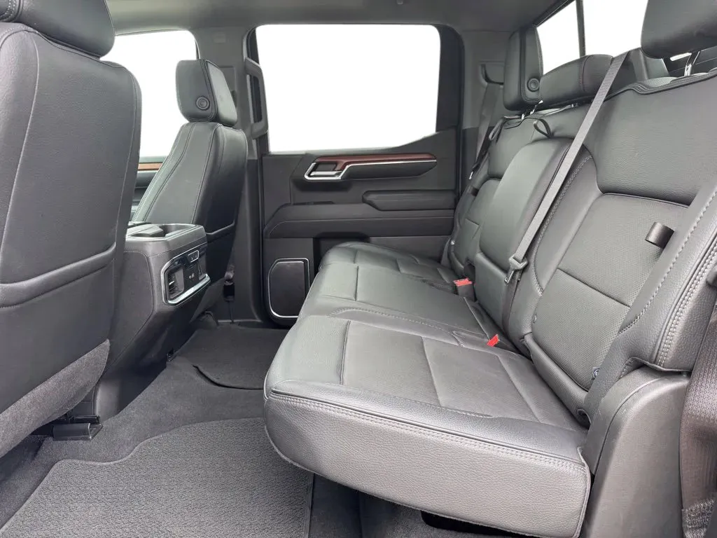 GMC Sierra photo 18