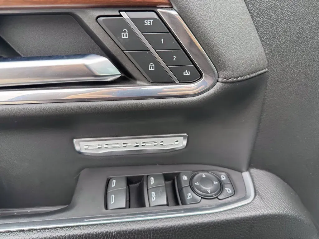 GMC Sierra photo 13
