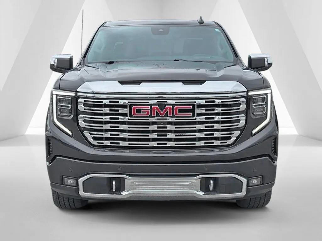 GMC Sierra photo 2
