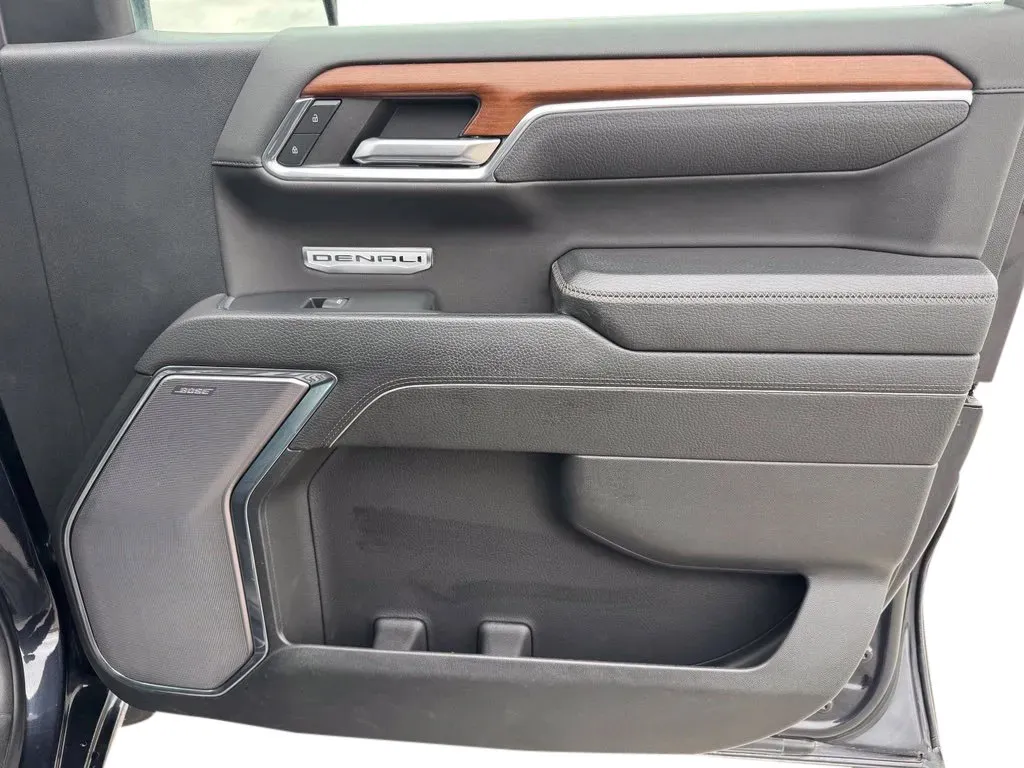 GMC Sierra photo 16