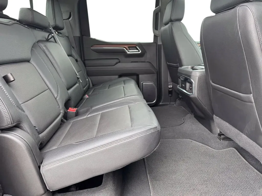 GMC Sierra photo 17