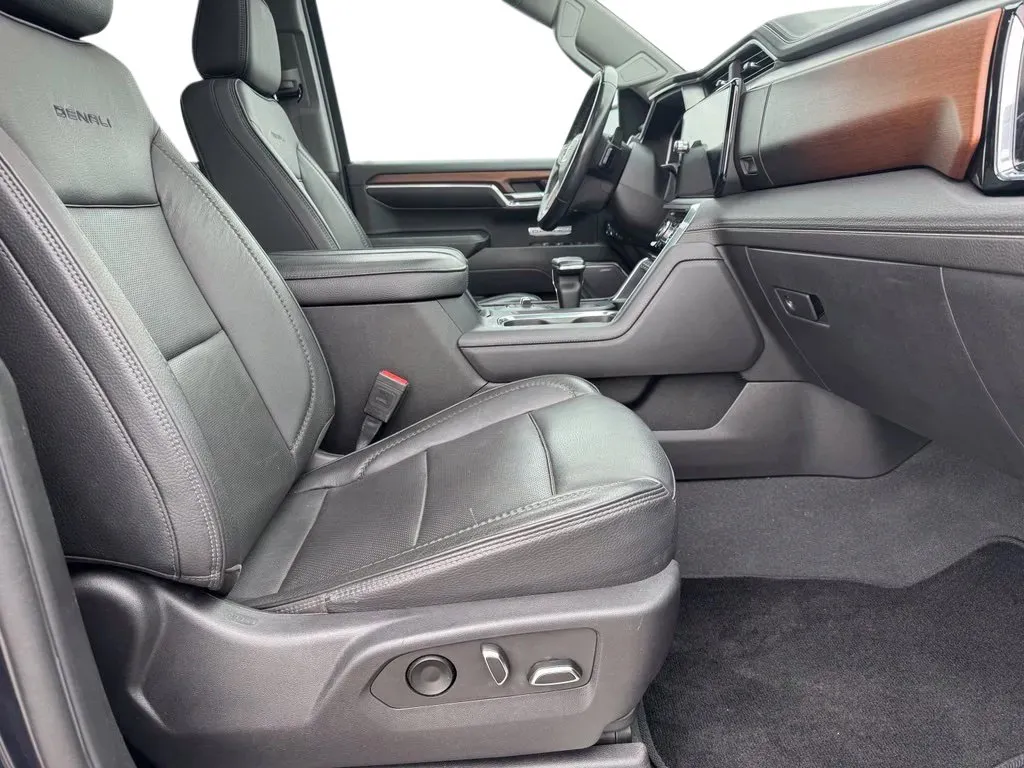 GMC Sierra photo 14