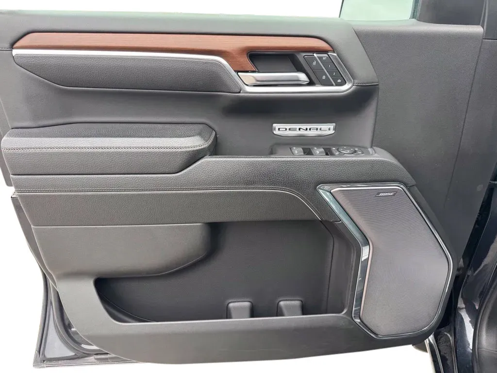 GMC Sierra photo 12