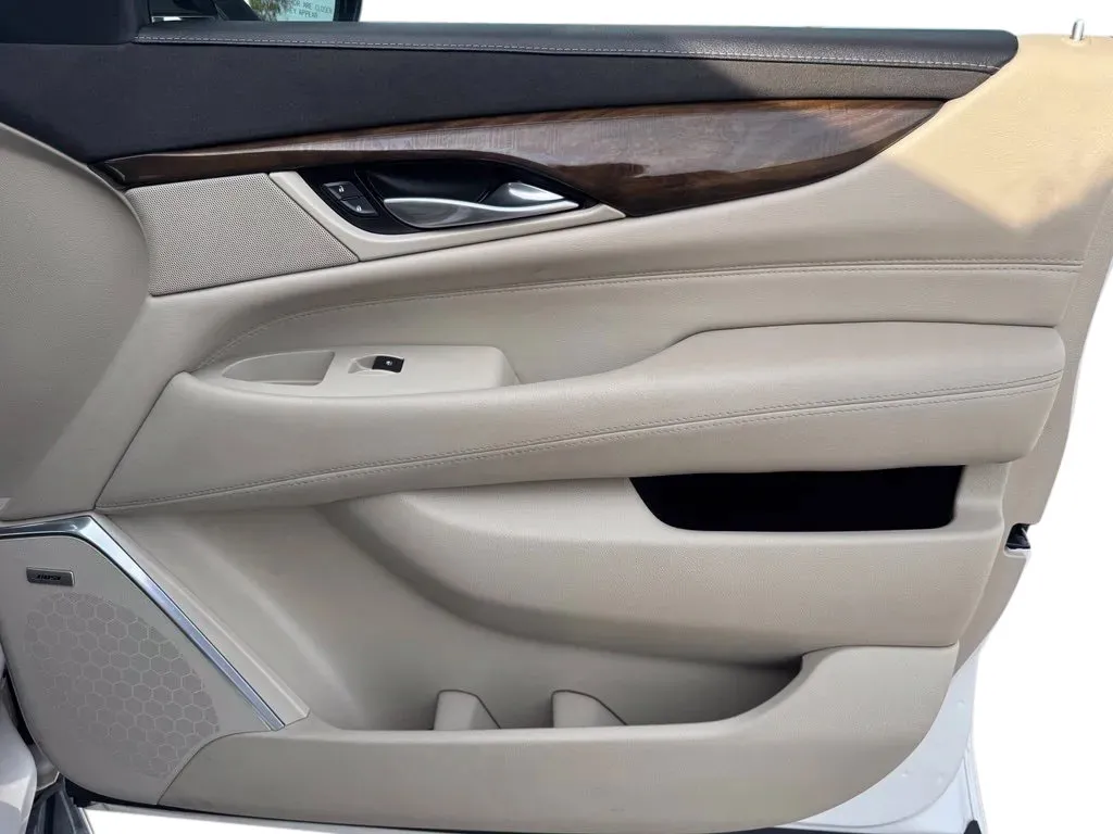 Cadillac Escalade photo 16