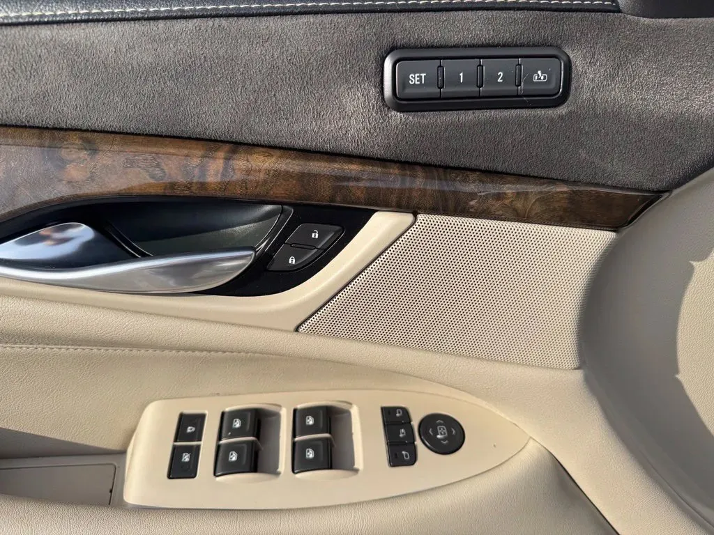 Cadillac Escalade photo 12