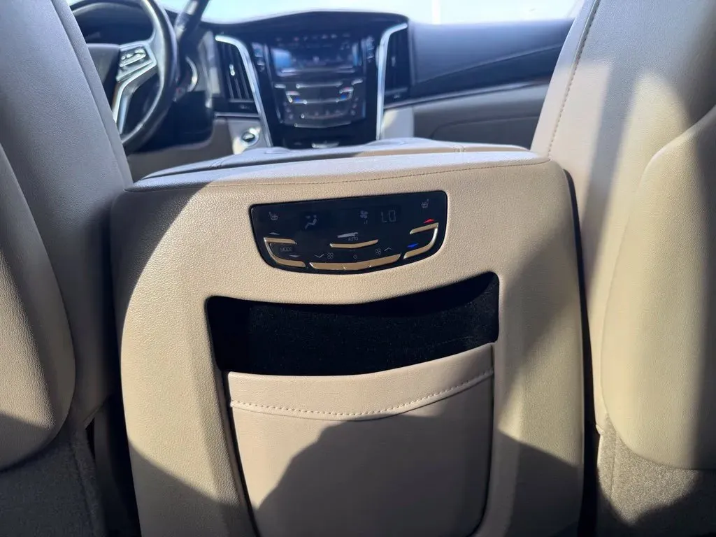 Cadillac Escalade photo 22