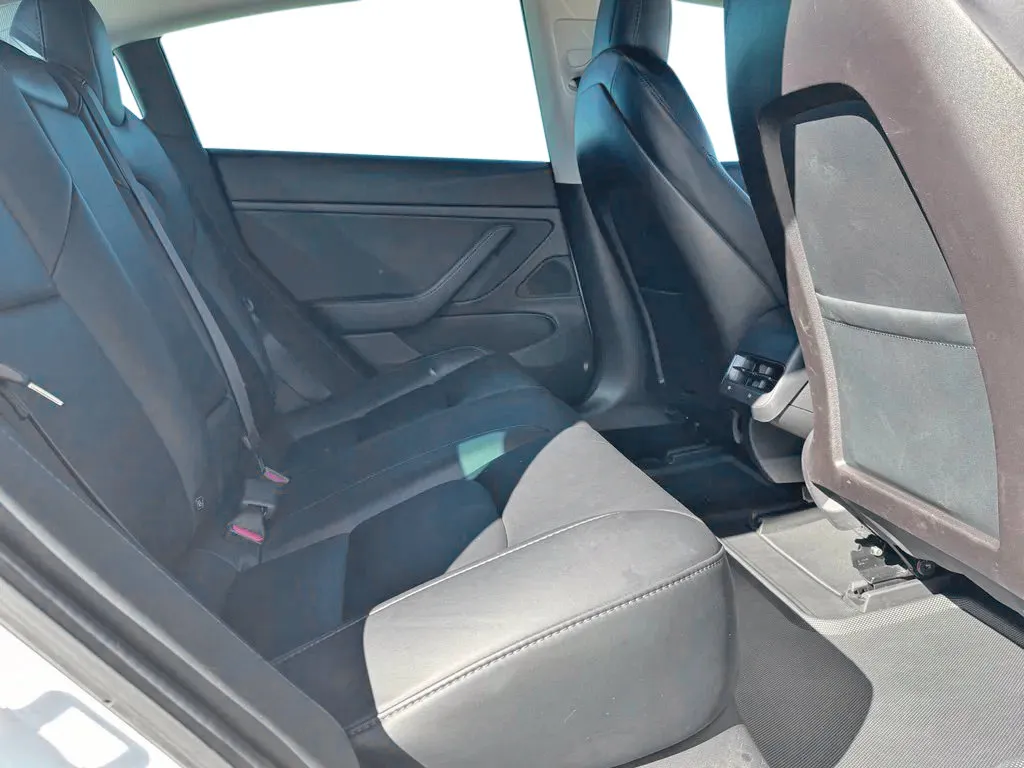 Tesla Model 3 photo 15