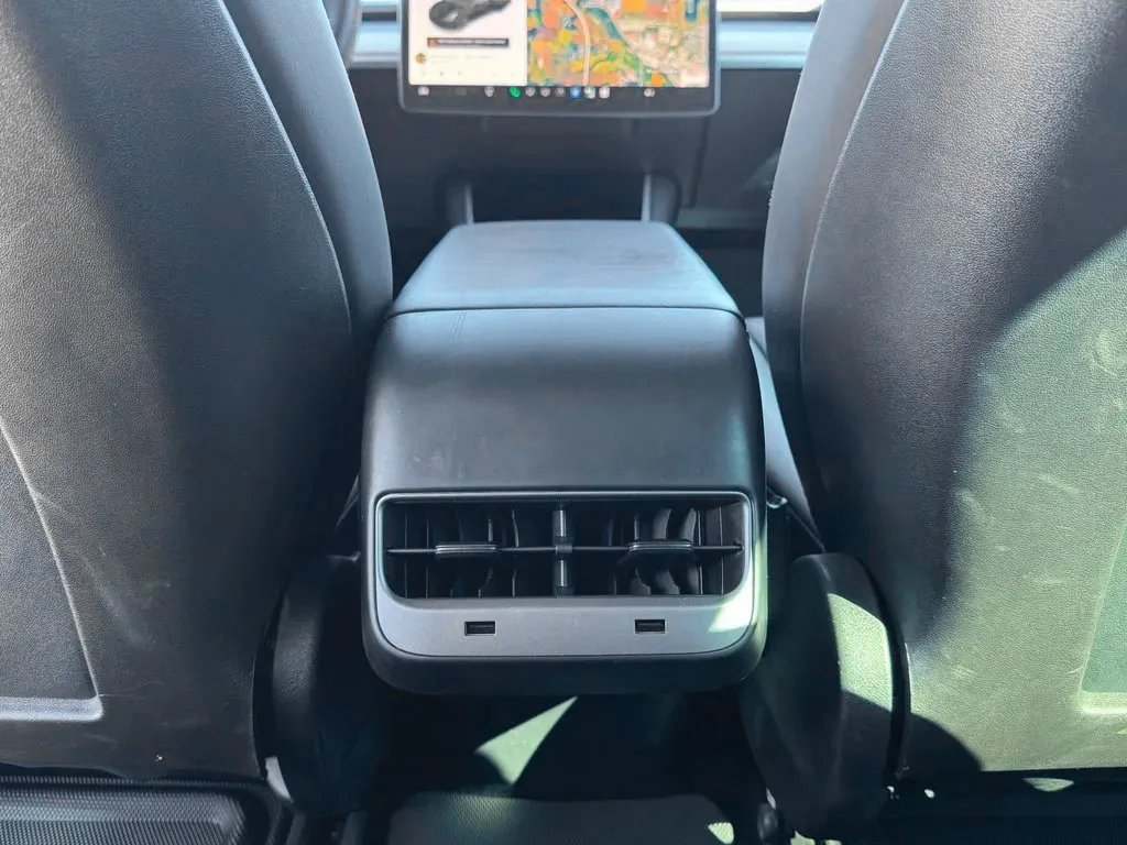 Tesla Model 3 photo 18