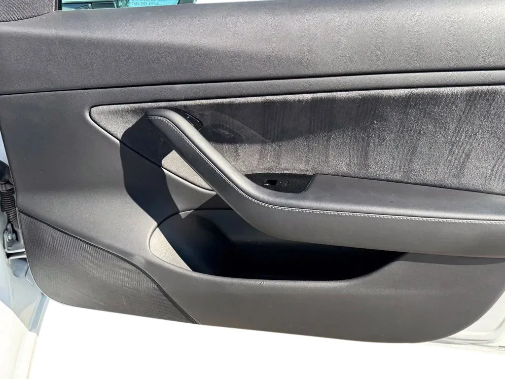 Tesla Model 3 photo 14
