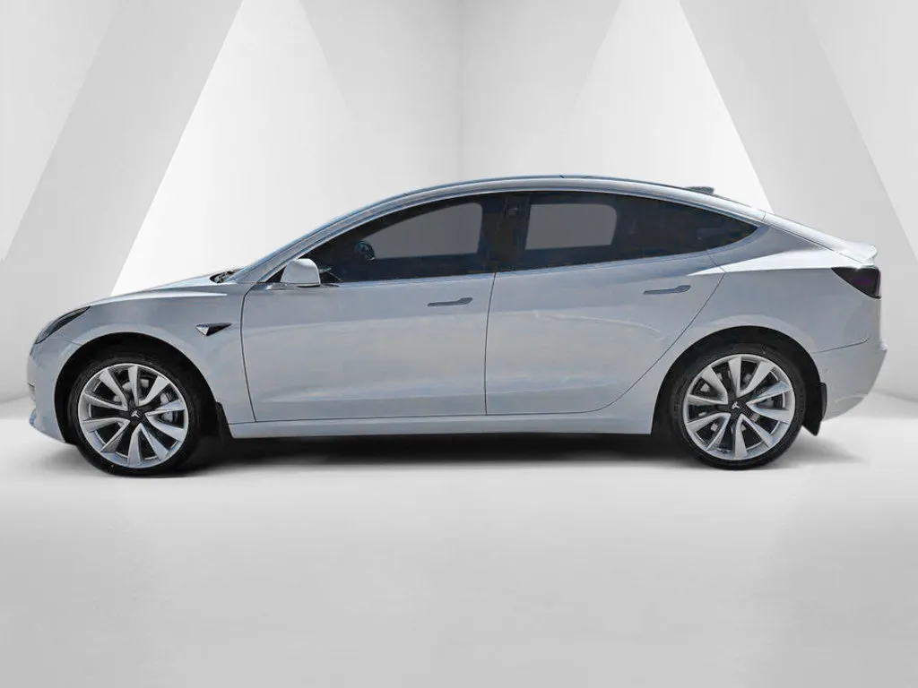 Tesla Model 3 photo 4