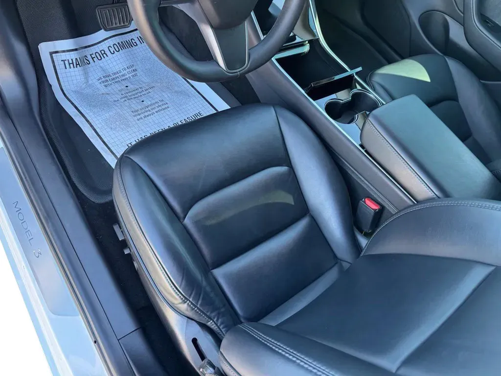 Tesla Model 3 photo 10