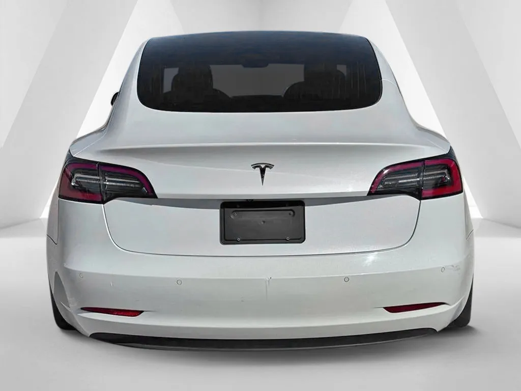 Tesla Model 3 photo 6