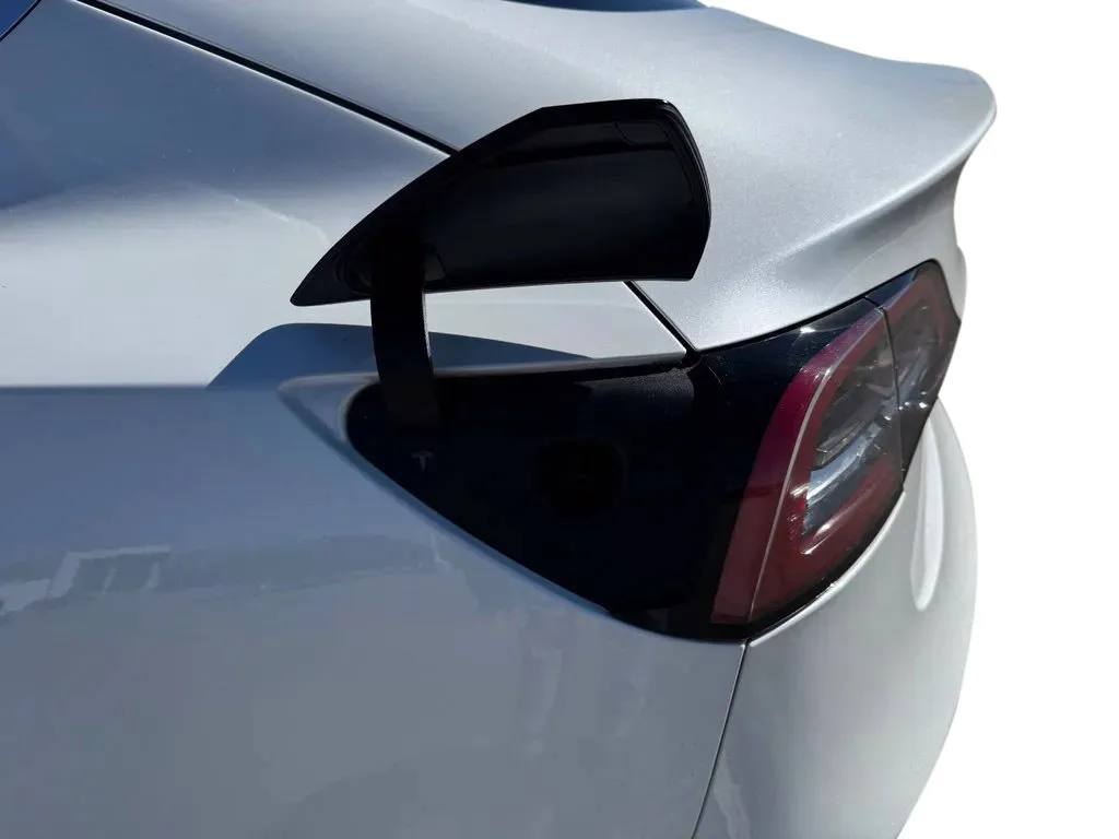 Tesla Model 3 photo 25