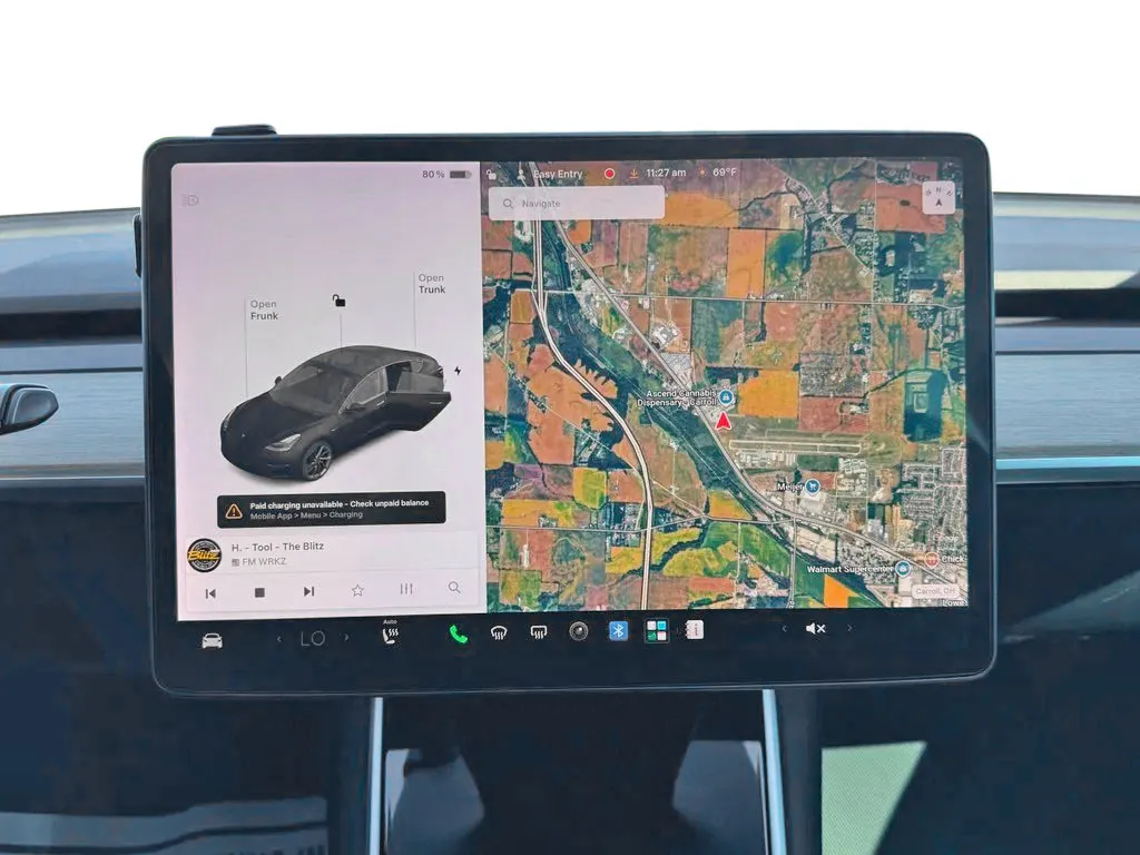 Tesla Model 3 photo 23