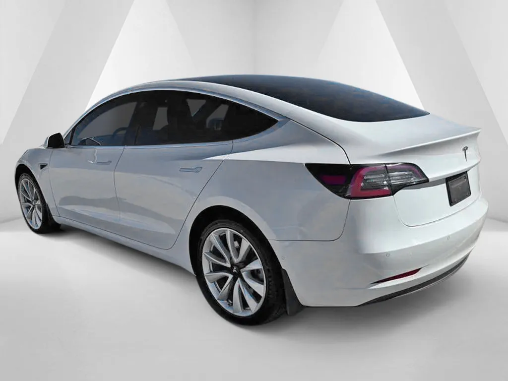 Tesla Model 3 photo 5