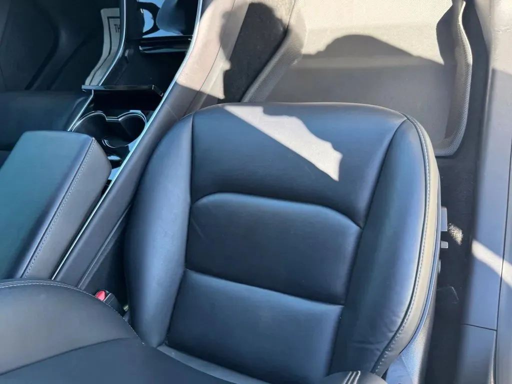 Tesla Model 3 photo 13