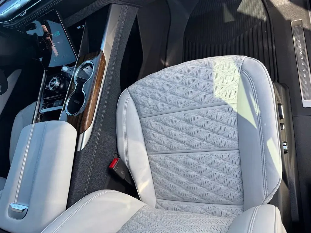 Cadillac Escalade photo 15