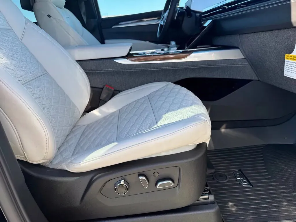 Cadillac Escalade photo 14
