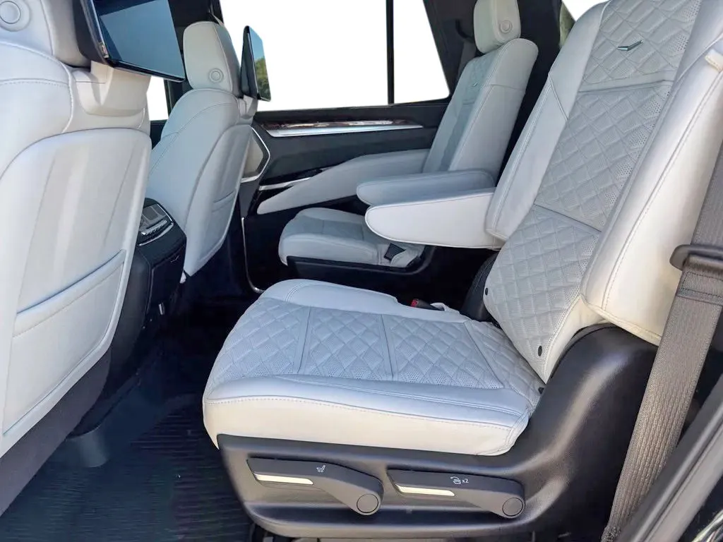 Cadillac Escalade photo 18