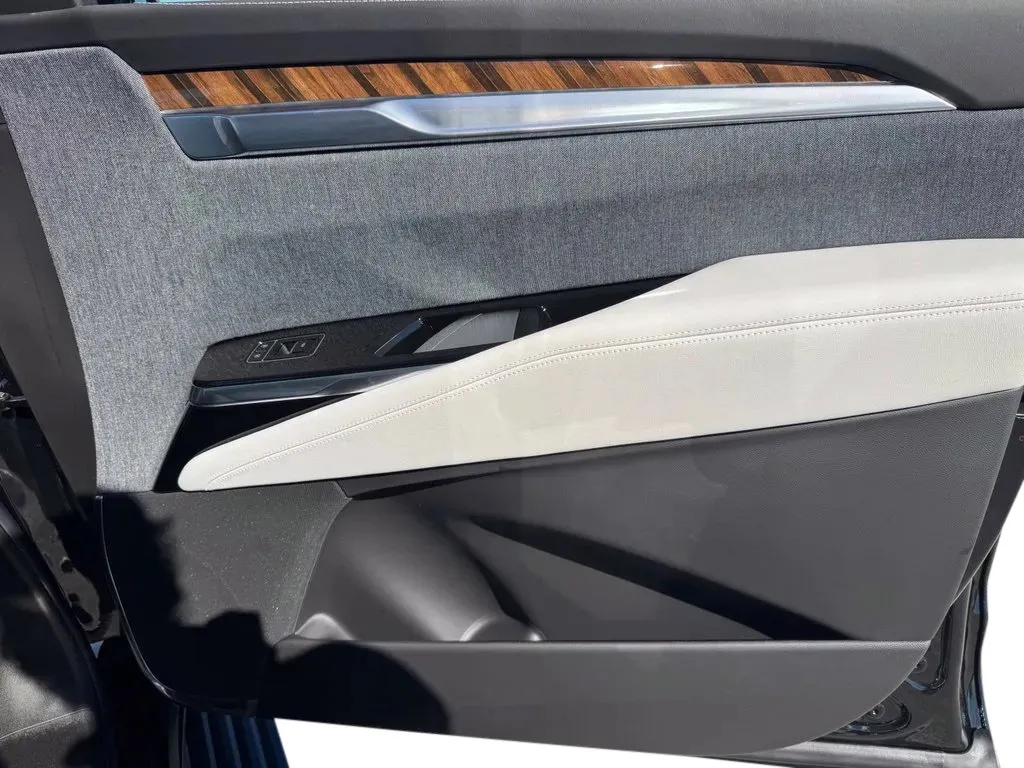 Cadillac Escalade photo 16