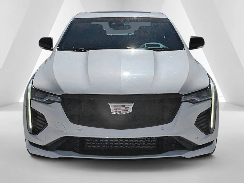 Cadillac CT4 photo 2