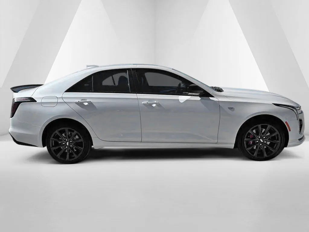 Cadillac CT4 photo 8