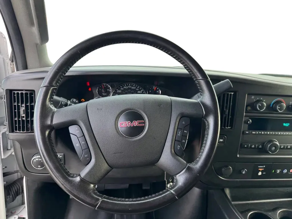GMC Savana photo 20