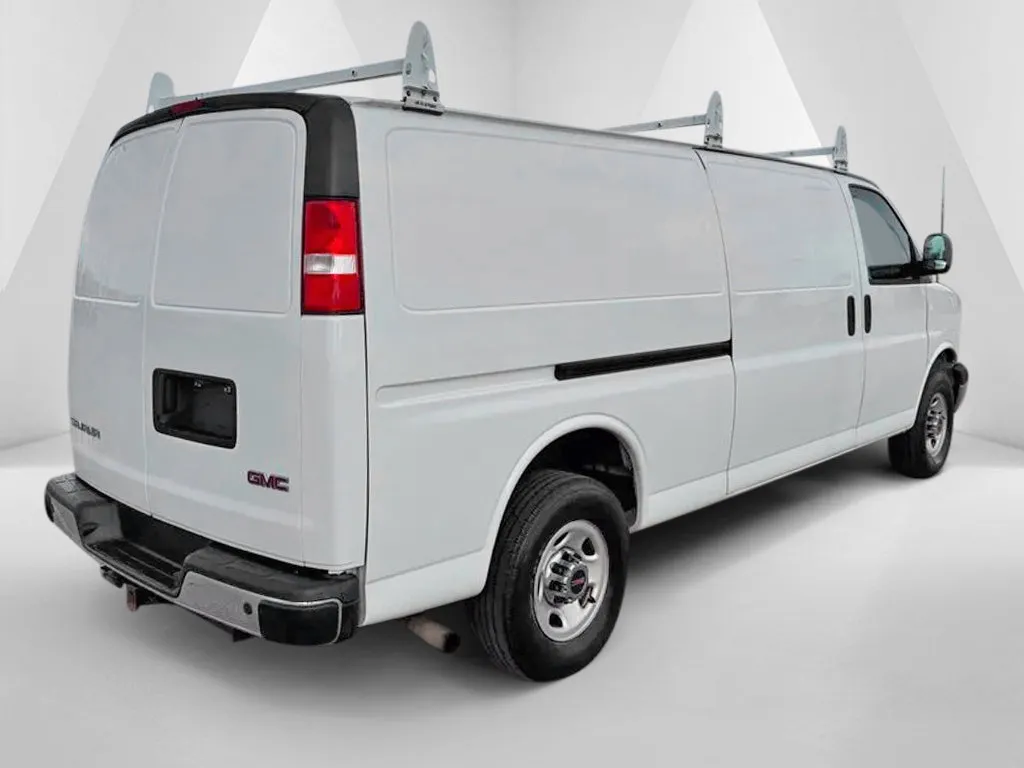 GMC Savana photo 7