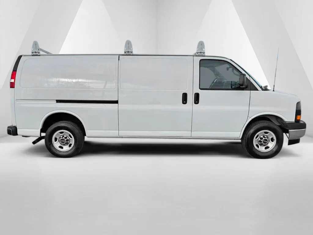 GMC Savana photo 8