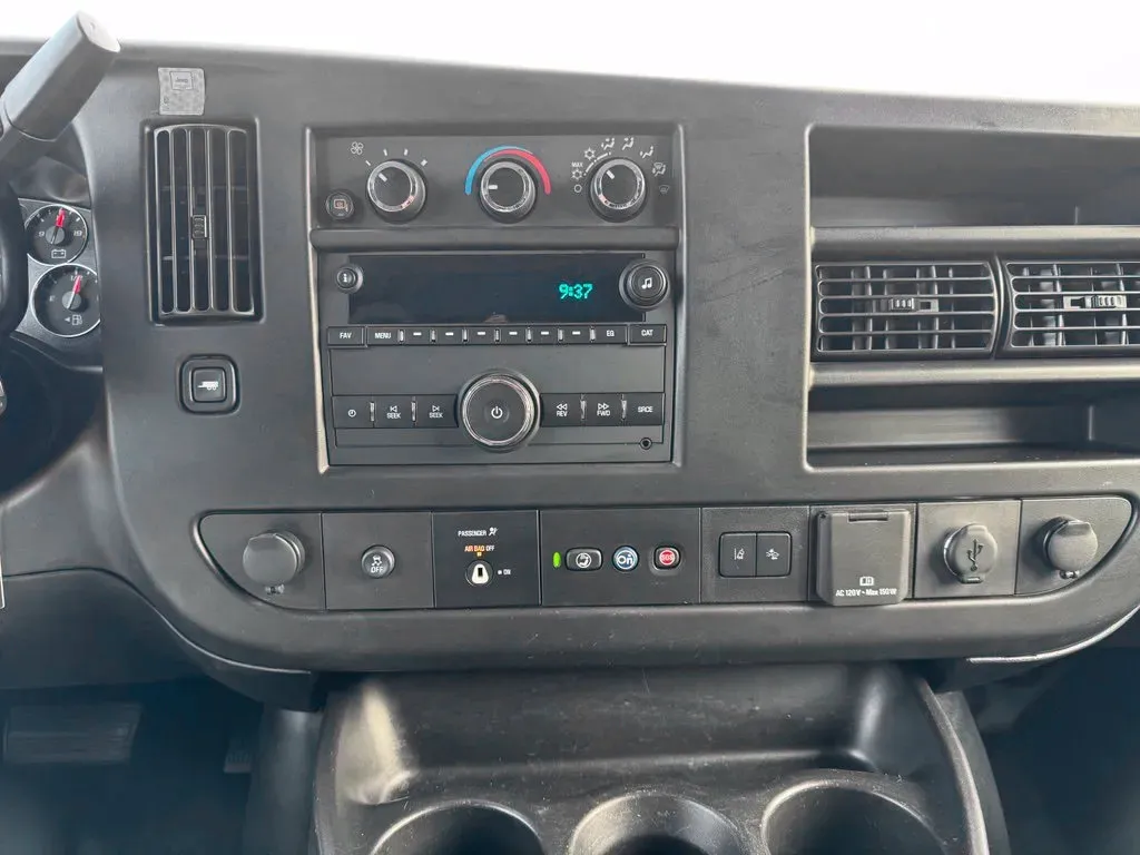 GMC Savana photo 22