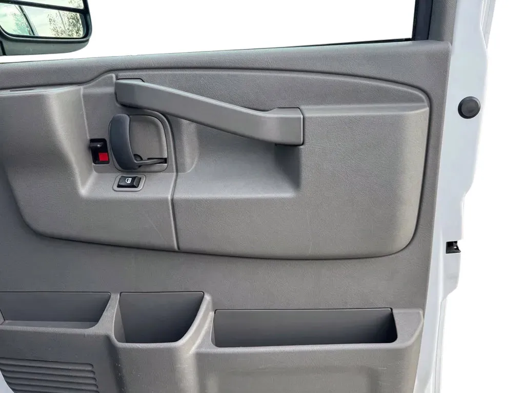 GMC Savana photo 15