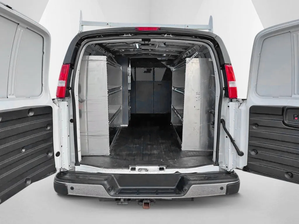 GMC Savana photo 18