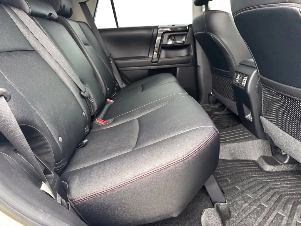 Toyota 4Runner photo 16