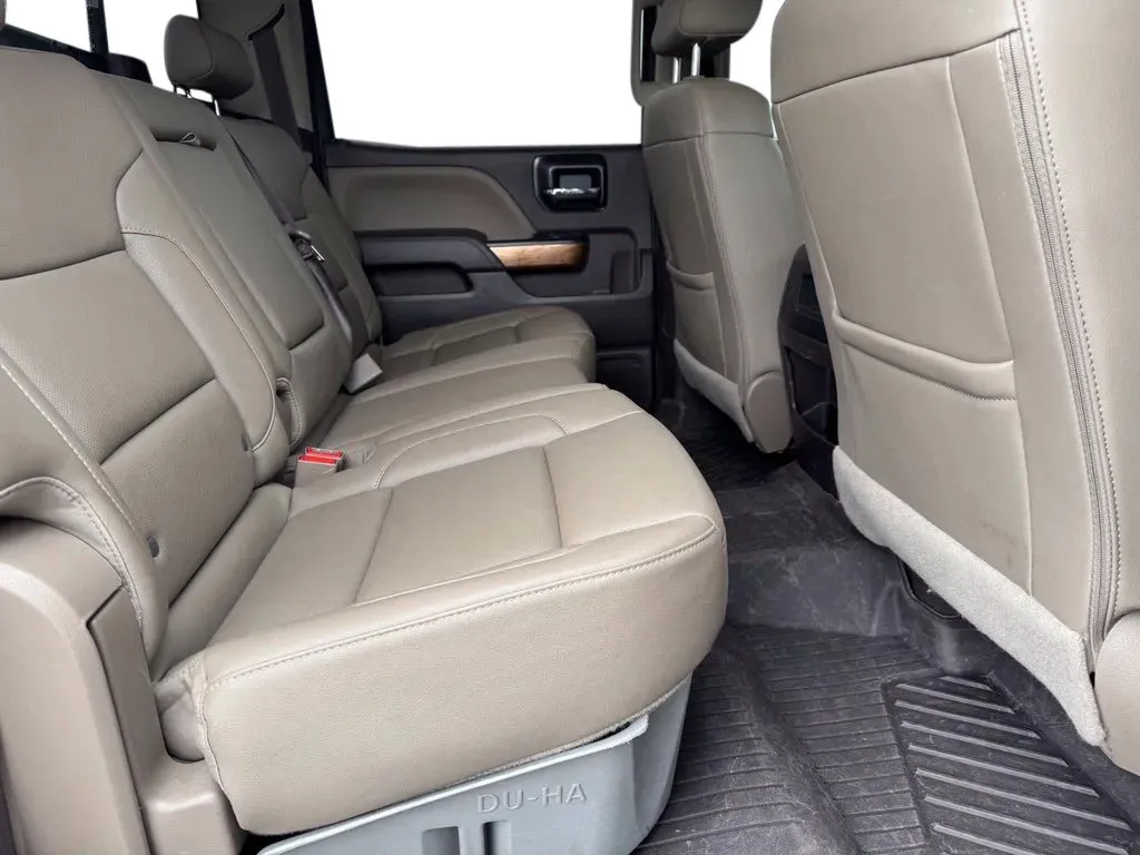 Chevrolet Silverado photo 17