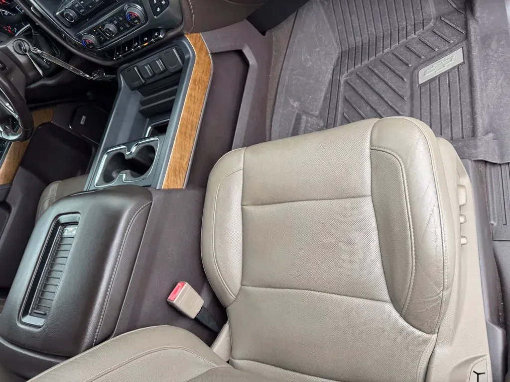 Chevrolet Silverado photo 15