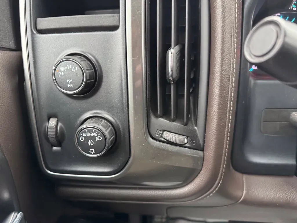 Chevrolet Silverado photo 23