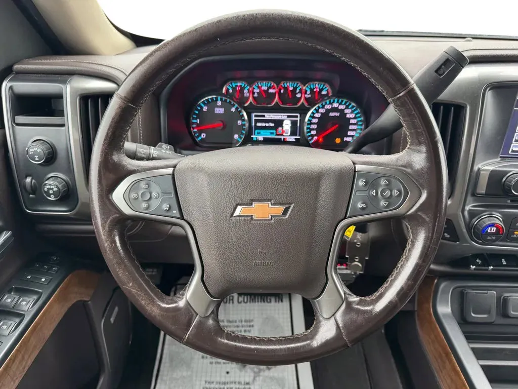 Chevrolet Silverado photo 24