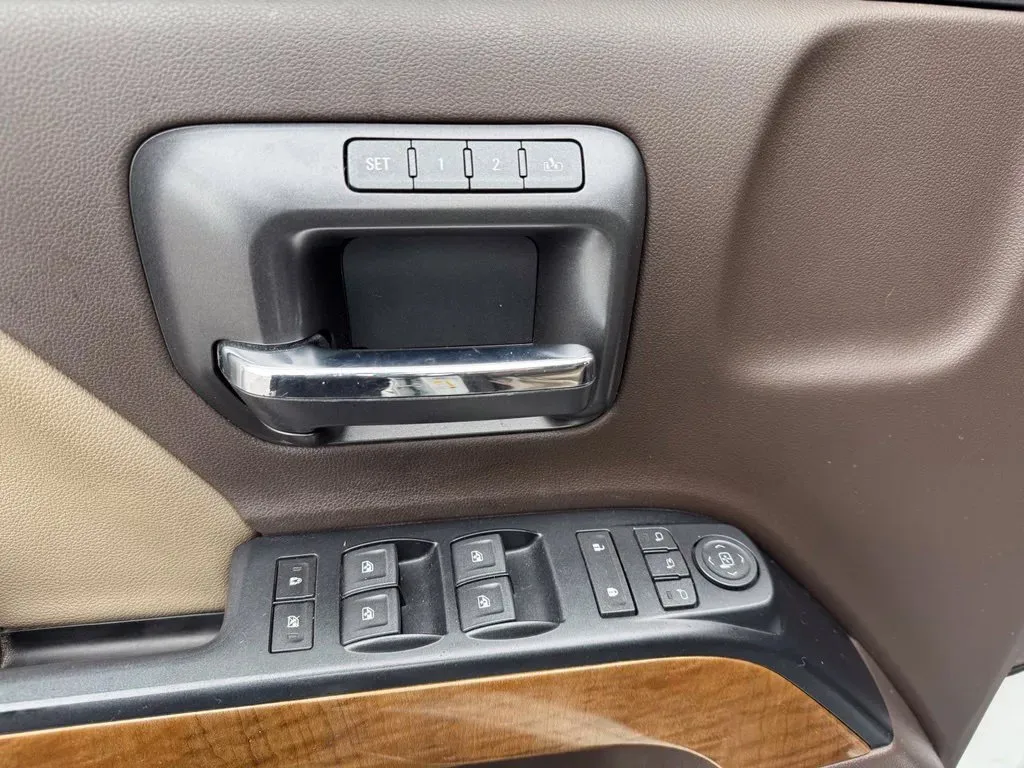Chevrolet Silverado photo 13