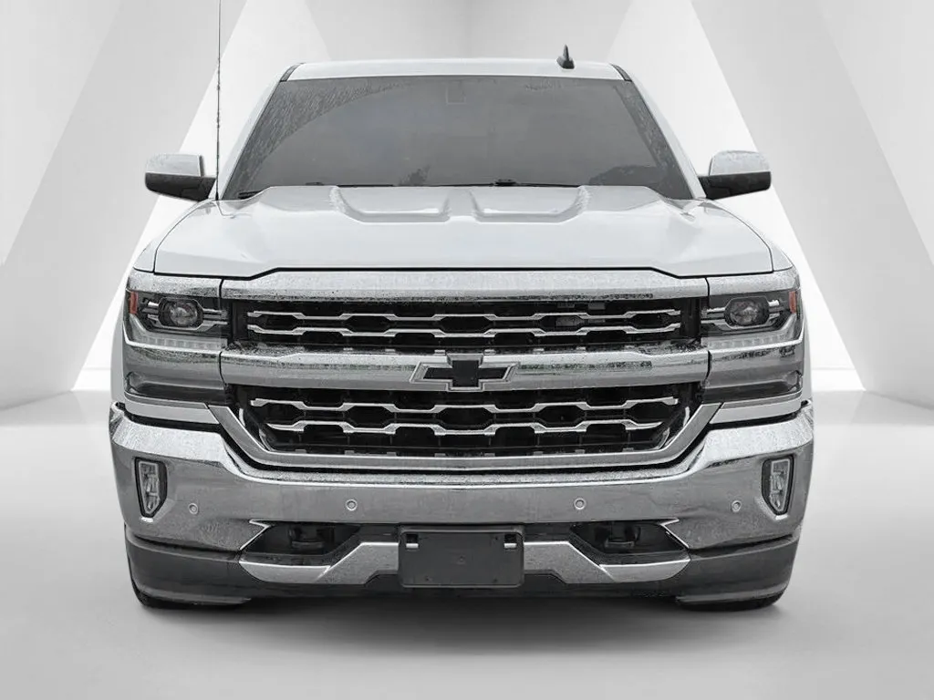 Chevrolet Silverado photo 2