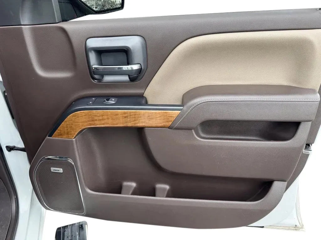 Chevrolet Silverado photo 16