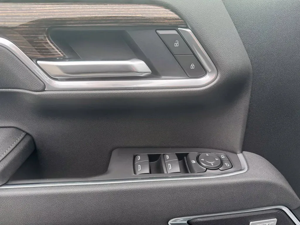 GMC Sierra photo 12