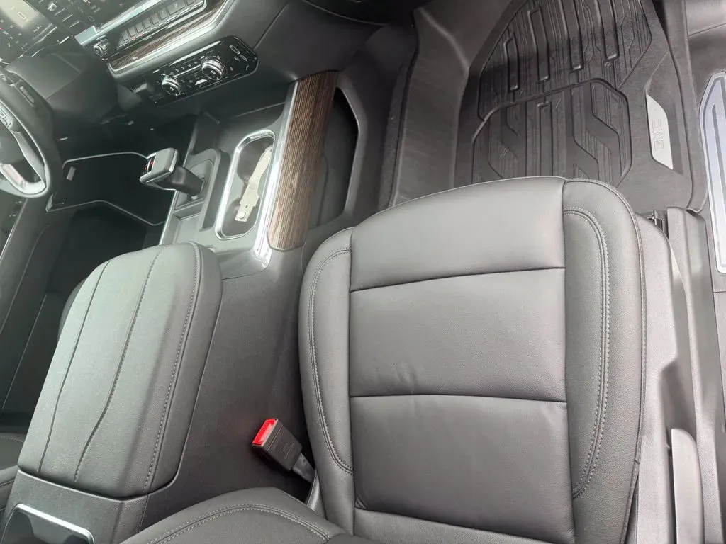 GMC Sierra photo 14