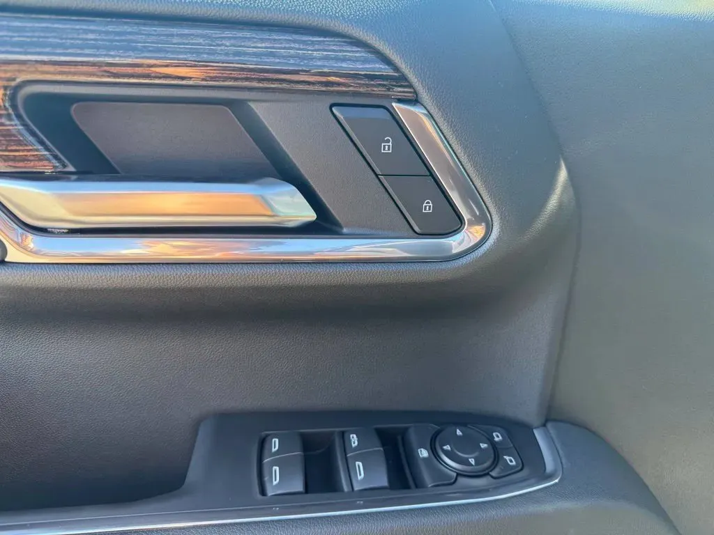 GMC Sierra photo 12