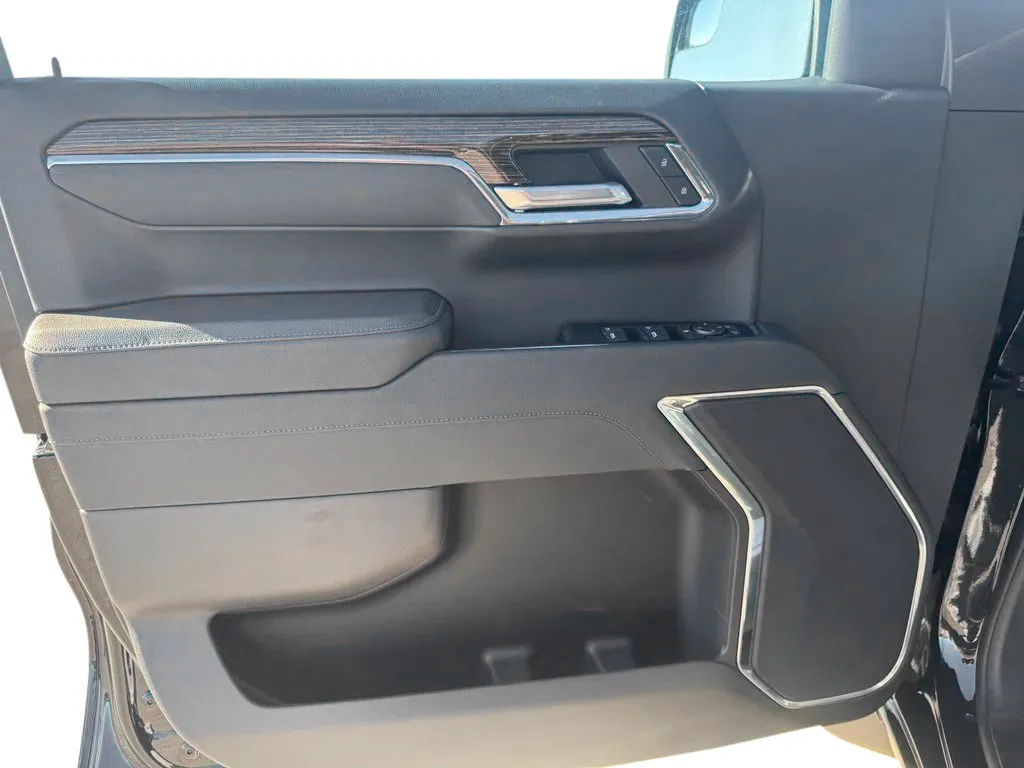 GMC Sierra photo 11