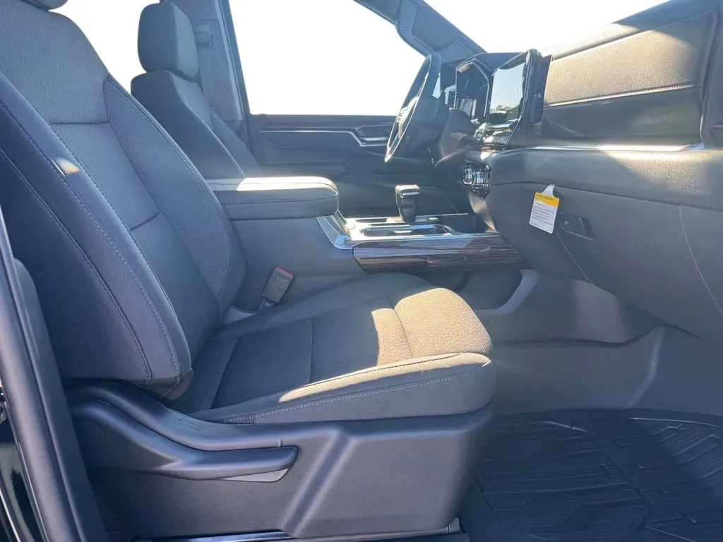 GMC Sierra photo 13