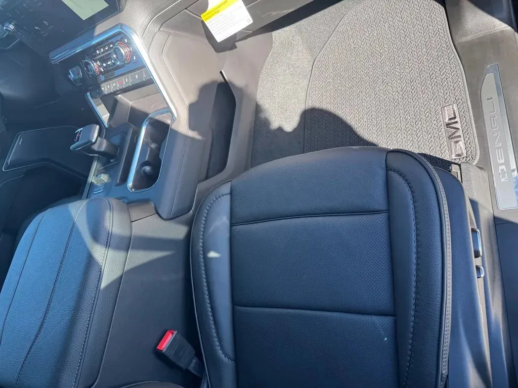 GMC Sierra photo 14